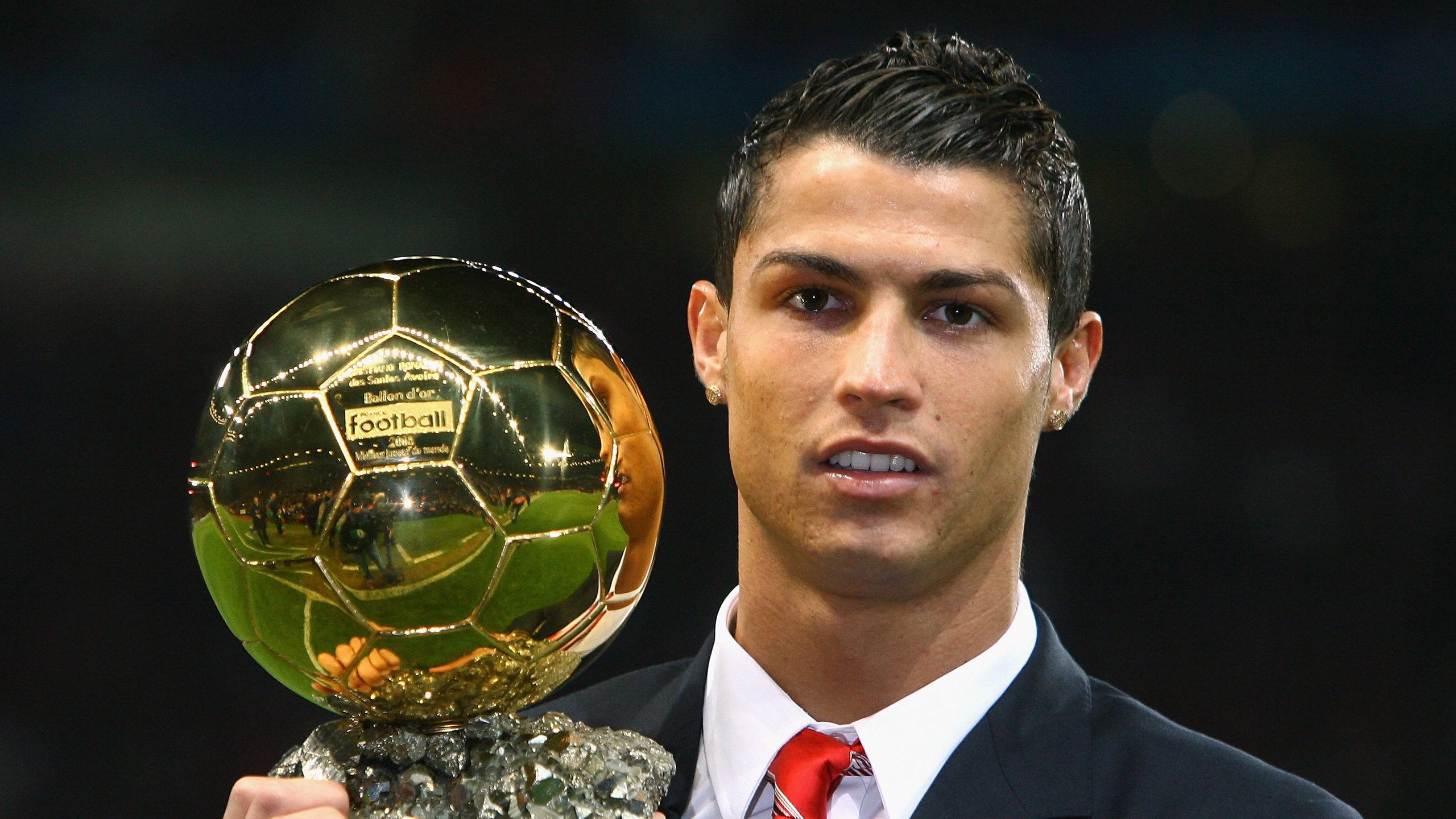 “校园足球赛绽放青春活力，青少年的梦想在绿茵场飞扬”，青少年校园足球赛口号