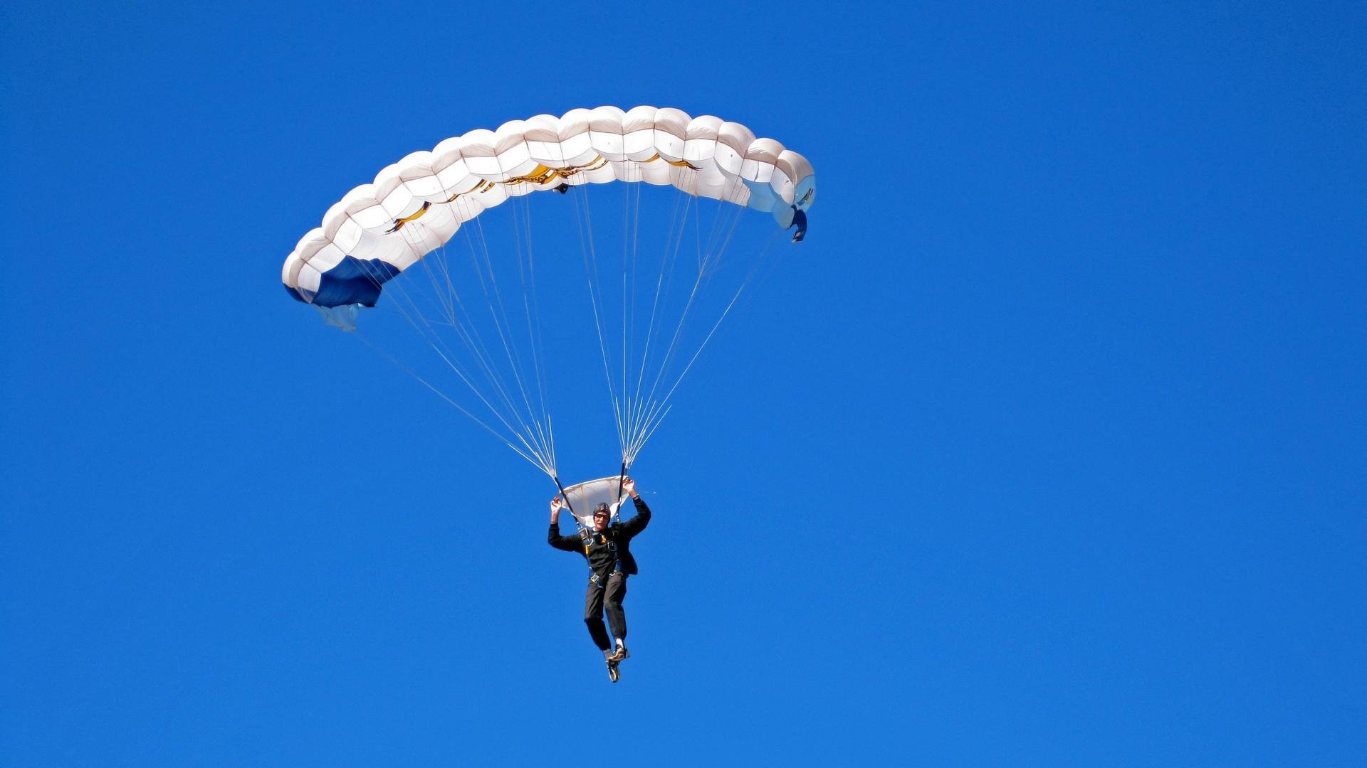 电竞主播直播间粉丝互动提升技巧与情感连接构建，主播与粉丝互动的小游戏