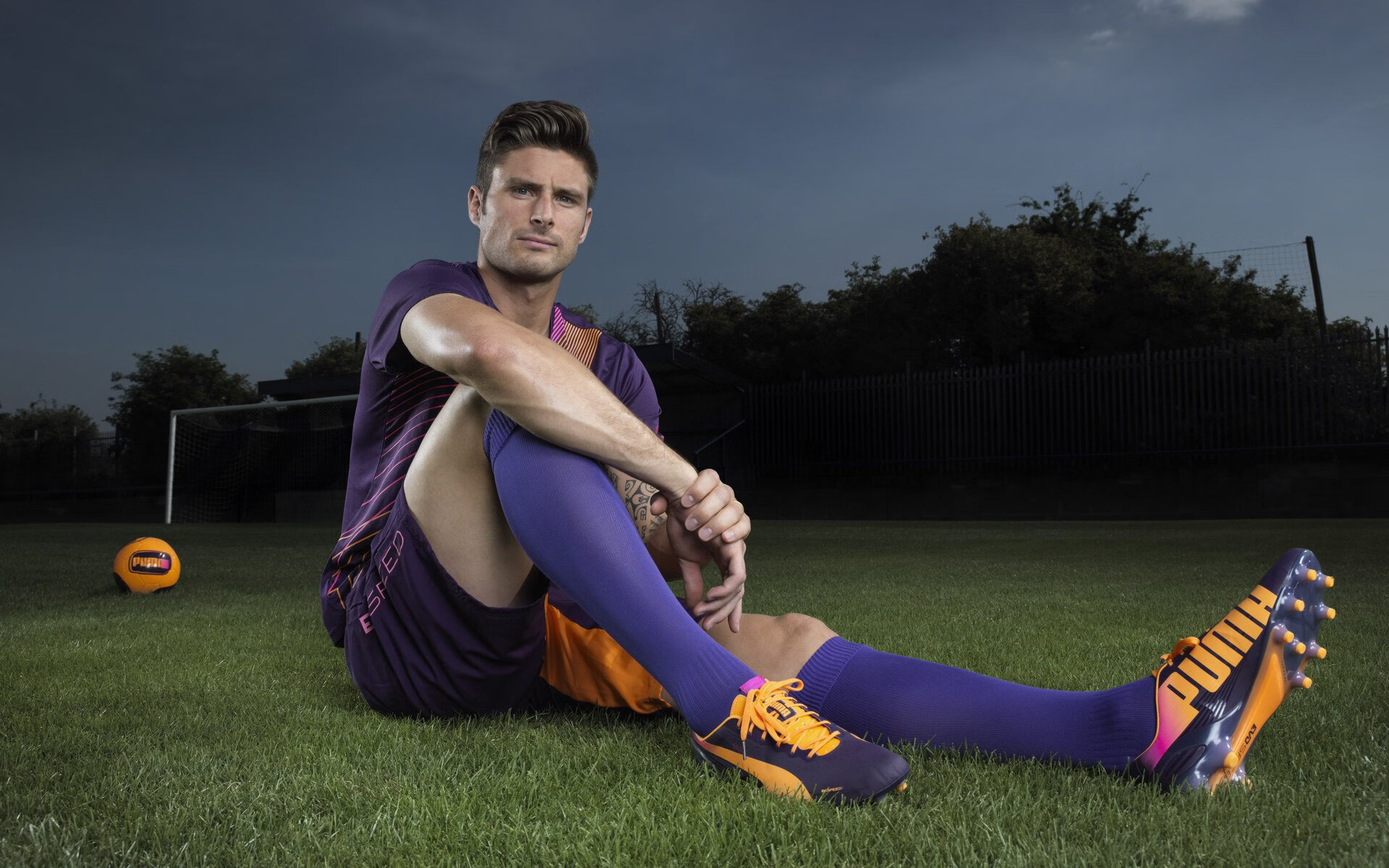 传统民族舞蹈与运动融合表演，文化体育双丰收，民族舞蹈的传承与创新